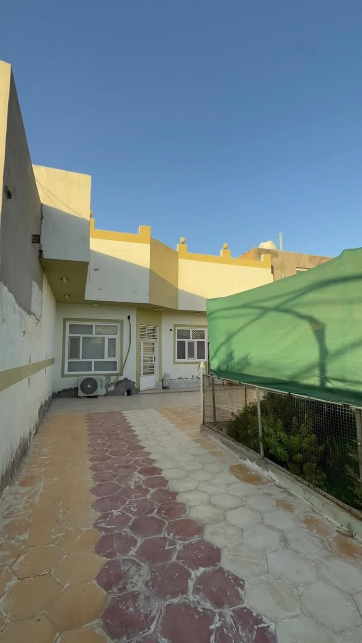 #للاستفسار مراسلة الصفحة🏠 #دار_للبيع طابو زراعي سند 25
📍 العنوان:#الديوانية حي الميكانيك – شارع معمل الغاز
📐 المساحة: 400 م² (10 × 40)
🏠 تفاصيل الدار: ▪️ بناء طابق واحد
▪️ استقبال + صالة + غرفة + مطبخ
▪️ حمام داخلي + حمام خارجي
▪️ صالة بالطابق العلوي
▪️ حديقة كبيرة
▪️ كراج 20 متر
▪️ ممر خلفي بعرض 3 أمتار
▪️ البناء حجر والسقف كونكريت
✨ مميزات: ▫️ موقع هادئ ومناسب للسكن
▫️ مساحة واسعة قابلة للتطوير أو الإضافة
💰 السعر: 115 مليون دينار (قابل للتفاوض)


**إذا كنت صاحب هذا الإعلان وتريد حذفه لأي سبب، رجاءا أرسل رسالة إلى الدعم الفني**