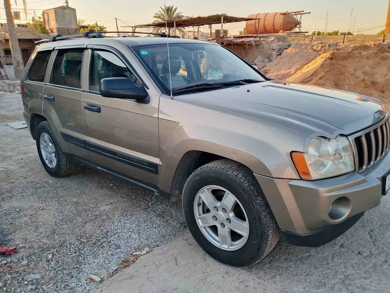 جيب شيروكي لاريدو 2006 مكينه 6 سلندر
حجم محرك 3700 محرك والكير 
مكفول تخم داير سيارة تبريد ثلاجة
سيارة بلاديه قطتين صبغ سيارة 
رقمها الانبار انكليزي كشنات جلد أرضية جلد سيارة جاهزه من كلشي 
شاشة وكاميرا خلفية امامكم في الصورة العنوان الرمادي التأميم 
السعر 92 وبيها مجال حك جيه 
السيارة بسمي وتحويل ثاني اليوم
الرقم : ***********
