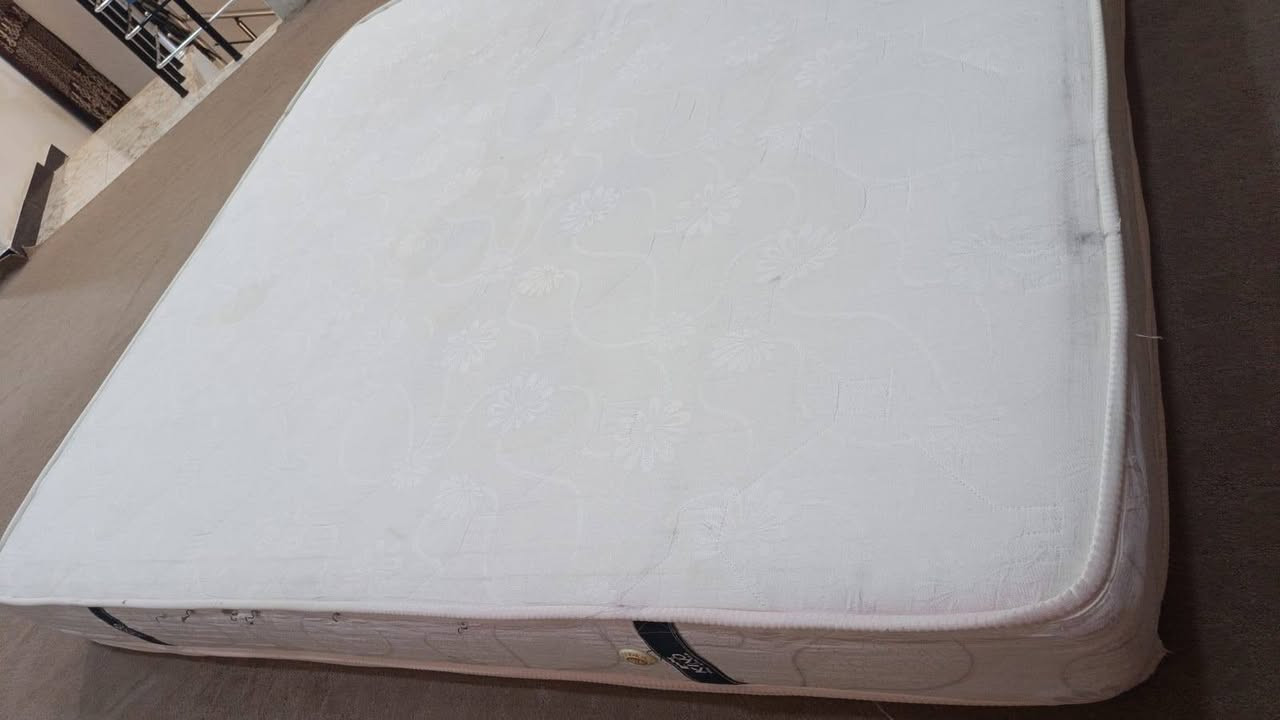 السلام عليكم دوشك جربايه تركي دوشك نضيف وجديد مستخدم قليل 3طبقات ديباج وسربنك وكطن مكاني ناصريه الاسكان الصناعي الشراي يتصل او مرسله واتس اب ***********
