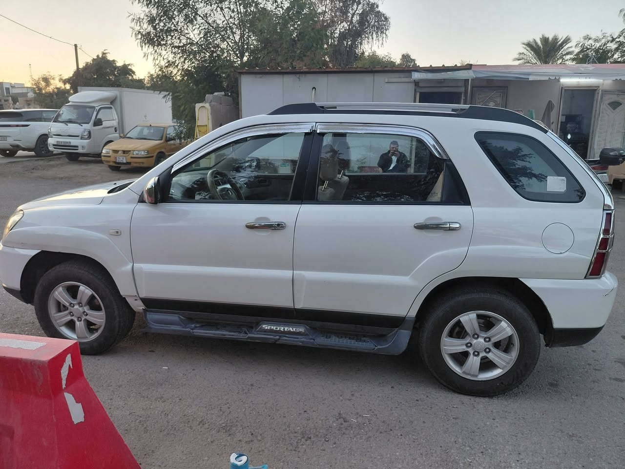 السلام عليكم
للبيع كيا سبورتج 2009 خليجي مابيهة اي صبغ باستثناء جاملغ اليسار مبدل بسبب طخة السيارة ماشية 300 الف مواصفات دفع ثنائي 2 ويل وشاشة جديدة اندرويد وكاميرا صدر امامي جديد وتخم تاير جديد رقم بغداد انكليزي وبأسمي السنوية السعر 120 ورقة مكان السيارة بغداد 
للاستفسار الاتصال على الرقم ***********
