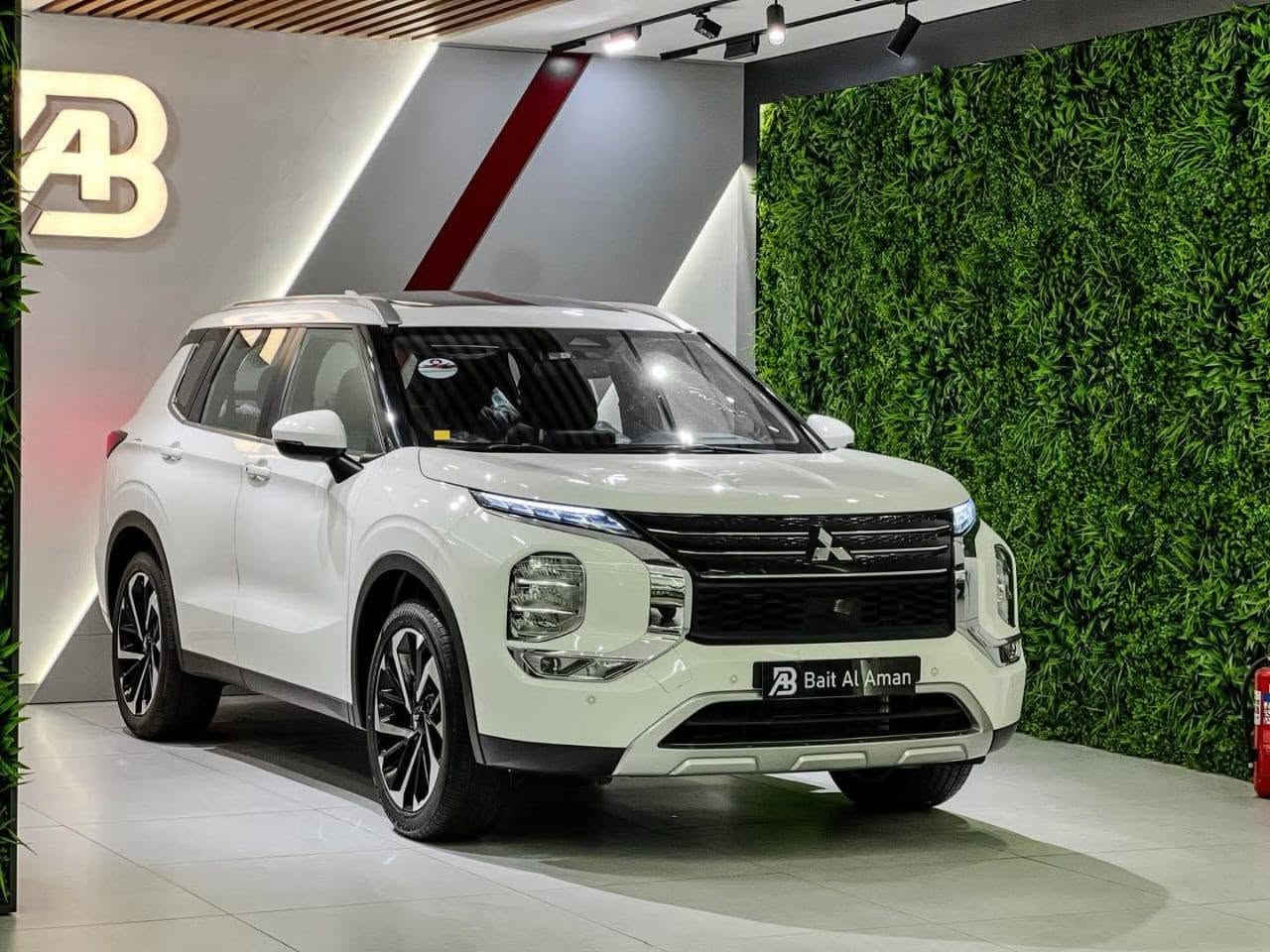 ميتسوبيشي أوتلاندر الياباني 2023  vipالفول الفول ماشي 12000
رقم دهوك مميز  وبااسمي تحويل ثاني يوم 

مكينه 4 سلندر (2.5 تنفس طبيعي).
دفع رباعي S-AWC
السياره فوووووووول الفووووول ..
بانوراما .
شاشه كيجات الكترونيه مع تعدد المودات .
نظام ترحيب بالشاشات .
اناره داخليه محيطيه على الابواب مع تحكم بدرجات السطوع .
مرايا وسطيه تعتيم ذاتي .
داتا شو .
شاشه كار بلي & اندرويد اوتو واير ليس .
شاحن وايرليس .
كامرات 360° .
رادارات 360° .
نقاط عمياء .
نظام الملاحه يشتغل بلادي .
نظام قراءة العلامات المروريه .
اوتو ستوب امامي خلفي .
كروز كونترول تفاعلي مع الرادارات .
فول تحكمات ستيرن .
ستيرن هزاز للتحذير عند الخروج من مسار الطريق .
نظام خروج عن المسار Lane Assist .
نظام تعريف البصمه الذكي .
شفتات كير بالستيرن .
6 وضعيات قياده .
كير تحكم كهرباء .
نظام نزول منحدرات .
اوتو هولد .
هاند بريك دكمه .
​سماعات عدد 10 مع دمام بالسبير Bose .
داخل لونين .
غرفه بالكامل جلد، مبطن بدون بلاستك تطريز قرميدي.
كشنات امامي تحكم كهرباء مع مساج مع ميموري لكشن السائق والسكن مع تدفئه للكشنين .
مساج الكشنات الاماميه 3 وضعيات .
تبريد مركزي منفصل 3 مناخ .
لايتات فول LED فول اوتو تفاعلي مع الرادار .
بكلایت LED .
اشاير لكزس .
رشاش ماء على اللايت .
ماسحات اوتو وطبعا رشاش الماء بالماسحه نفسه .
دبل جام .
4 جامات اوتو مع نظام حماية للاطفال .
بردات خلفيه .
مرايات شفط .
مرايات جانبيه تفاعليه عند الرجوع الريفيرس .
عوازل بالابواب وتحت السياره .
جنطه كهرباء تنفتح بالرجل .
***********
***********
