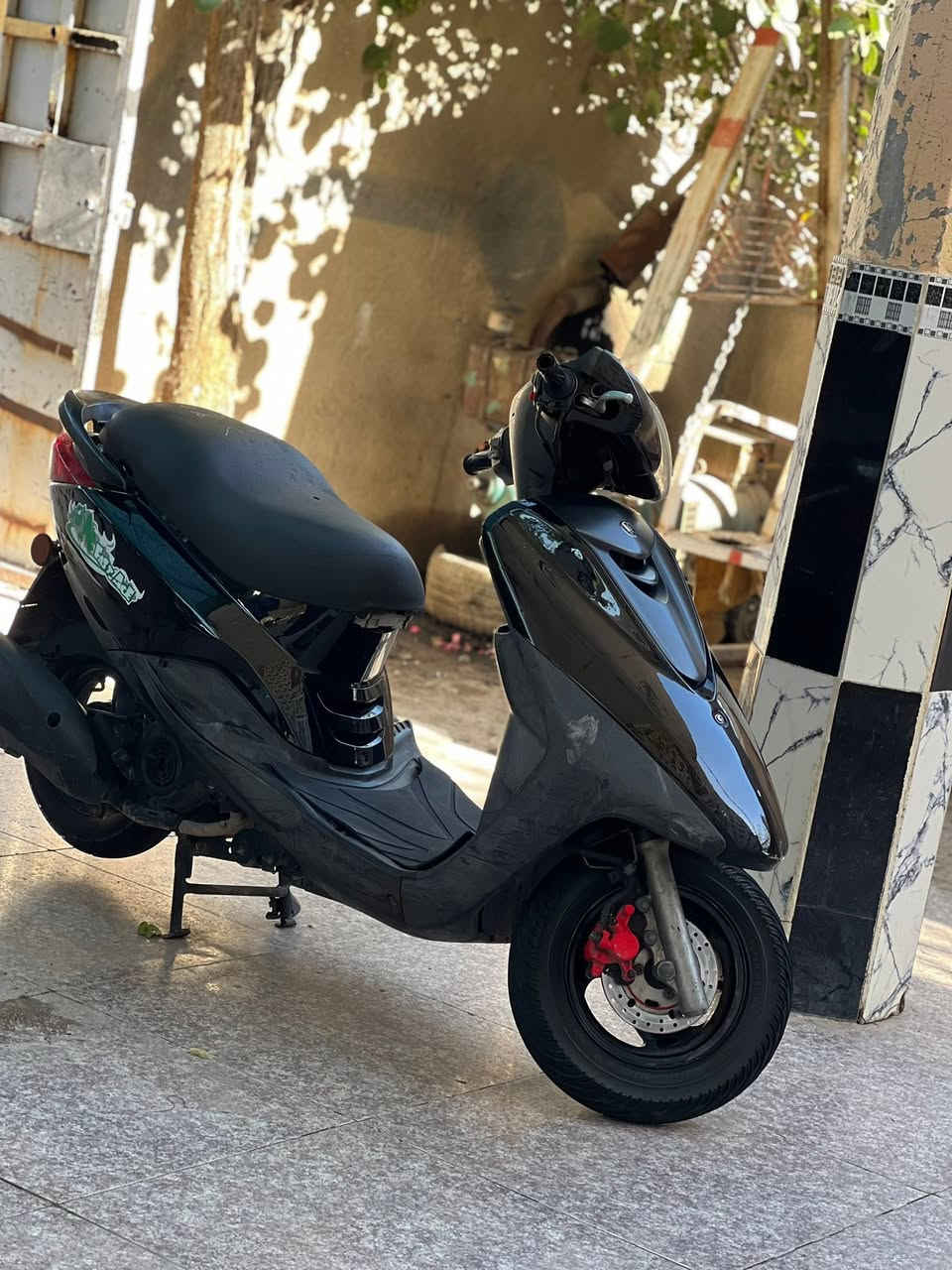 السلام عليكم ورحمة الله وبركاته 
دراجه للبيع ببغاء بريز مديل ١٦حديث الدراجه حاويه برغي مامفتوح بيه كفاله عامه مكينه مامفتوحه كلشي شغال اشاير كلوب هورن سلف مكفوله من كلشي السعر خاص صار ١٠ايام من طلعت من الحاويه 
الرقم ***********
