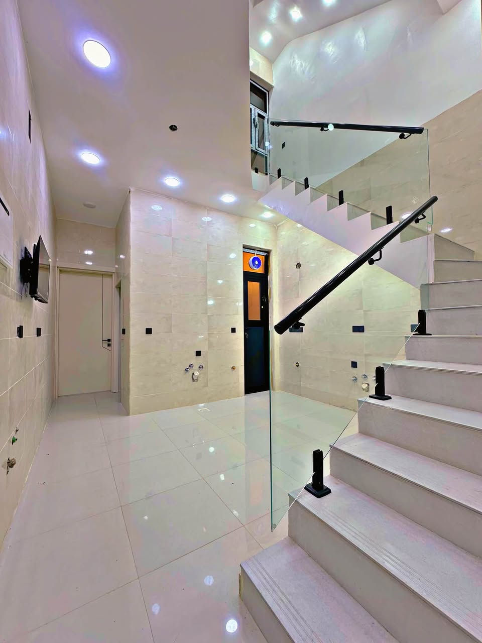 🏡 للبيع – بيت مميز في الغزالية

📐 المساحة: 60 متر
🛏️ 4 غرف نوم
🚿 3 صحيات
🛣️ شارع 15 متر
🏗️ بناء من الأساس
📍 الموقع: الغزالية

بيت مرتب وموقعه مميز، مناسب للسكن وبسعر مناسب.

📞 للاستفسار والحجز:
***********
***********
 #الغزالية #بغداد #العراق 
#بغداد_الغزالية #عقارات #عقارات_بغداد 
#عقارات_نجمة_الغزالية #فتوح_للعقار #فتوح 
#شارع_مدير_الامن #الكفاءات  #البداله #الزاويه 
#الهياكل #المنصور
