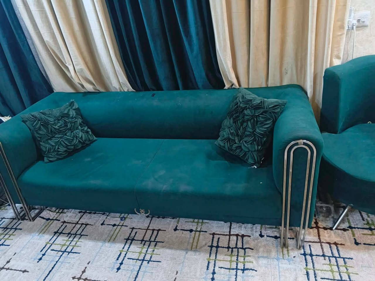 تخم عشر مقاعد
ثنين كبار واحد ثنائي ثنين زغار وطبله السعر 400
العنوان حريه دباش مقابيل سكه قطار


**إذا كنت صاحب هذا الإعلان وتريد حذفه لأي سبب، رجاءا أرسل رسالة إلى الدعم الفني**