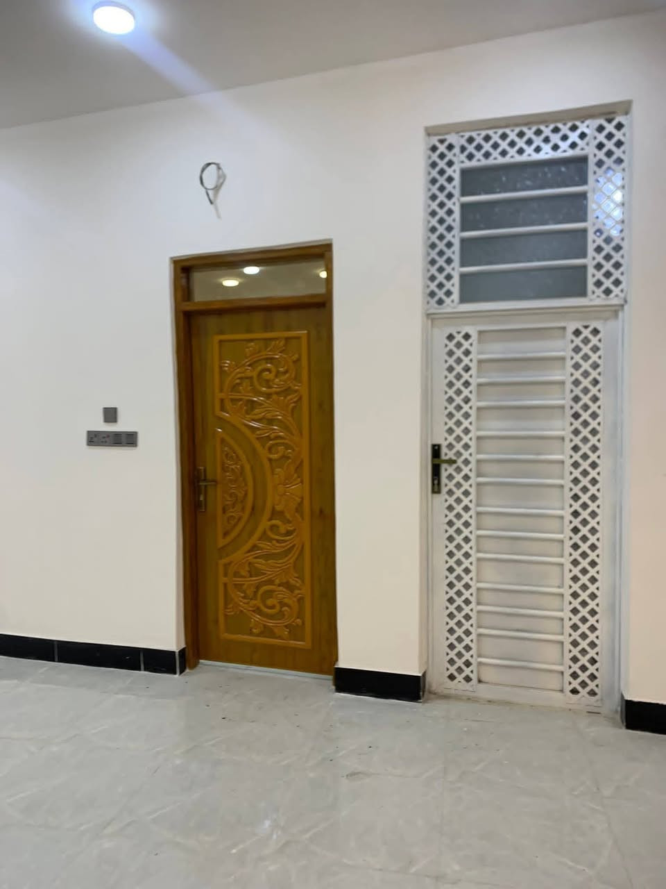 دار حديث للبيع في منطقة السبل الثانية

📏 المساحة: ٢٠٠ متر

🏡 البيت جديد وغير مسكون نهائياً، توه مكمل بناء وجاهز للسكن

💵 السعر ٦٥ وبي مجال

📞 للاستفسار والمزيد من المعلومات يرجى التواصل على الخاص ***********

