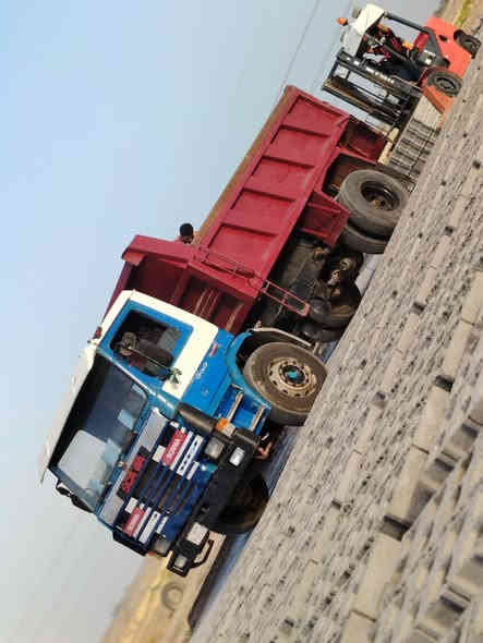 سكانيا اف 112 كير 5 ب محرك لاصرف ولا بخار تجفيت جديدبسمي سنوية28.شاصي مكفول وقمارة مكفولة
سيارة جاهزة مابيهة اي نواقص مكاني ناصرية 
السعر 125
***********
