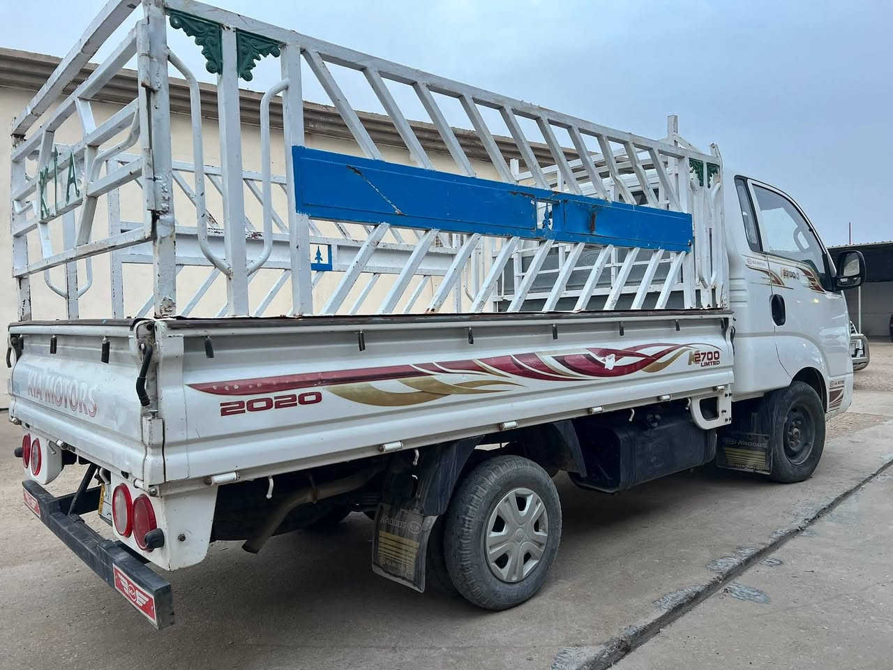 سلام عليكم 
للبيع كيا موديل 2014 سيارة مكفوله من الصبغ عدا ملاحظات بسيطه محركه كيره شرط رقم صلاح الدين 
سعره 110 وبيه مجال مكانه الانبار حديثه 
رقم صاحب السيارة /***********
اني مكلف بالنشر
