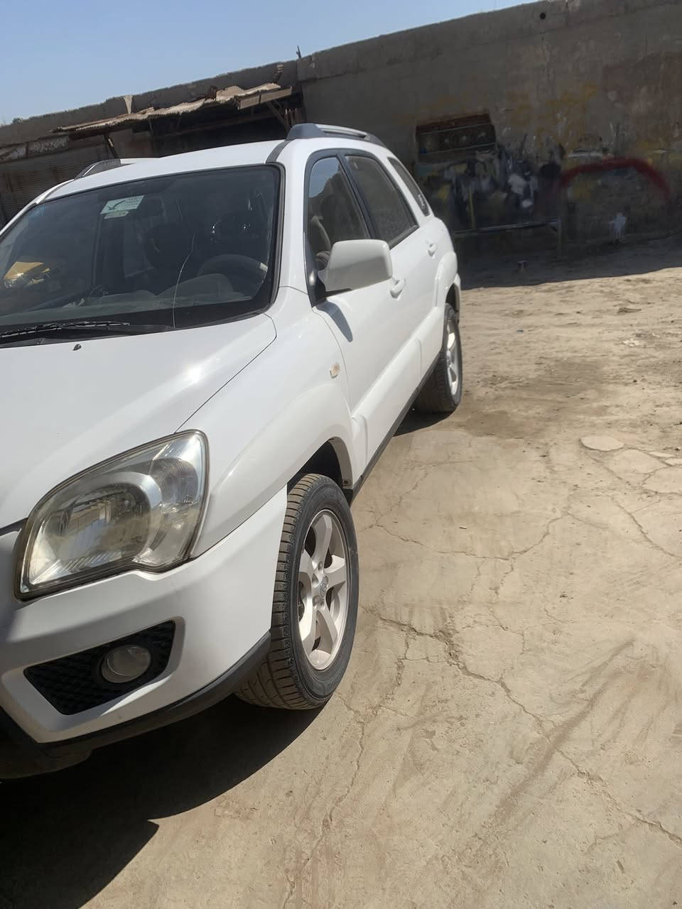 سلام وعليكم
سبورتج 2010كوري فول مواصفات 
سيارة مكينة ٢٠٠٠ دوش مكينة كير تبريد صدر سيارة جاهزة على اربعه وعشرين حباية 
رقم بغداد باسمنة 
مكانها بغداد 
مكلف بل نشر 
رقم الهاتف  ***********
