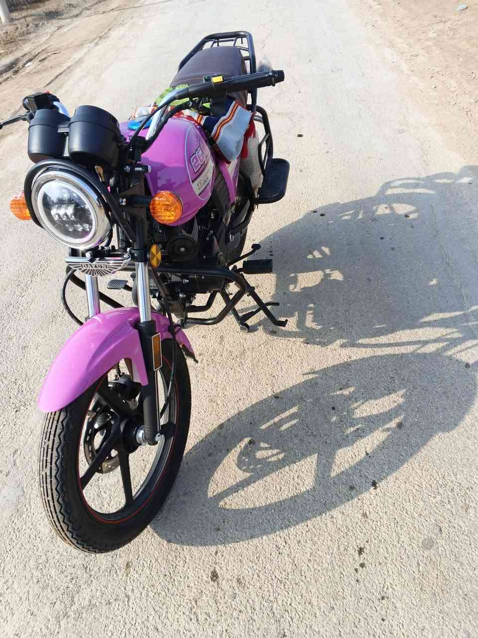 سلام عليكم دراجه للبيع موديل2023صارله شهر من طالعه وكيل اوراق سكنر مكينه200 سعر 1850وبيه مجال رقمي***********
