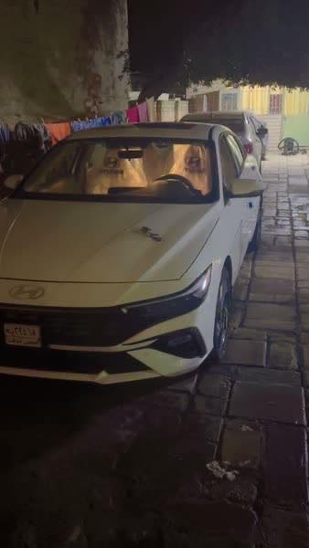 السلام عليكم. النترا بدون ارقام
بدون ارقام موديل ٢٠٢٤ خليجي 
ماشيه ٢٠ الف بحاله الزيرو مكفوله من البارد والصبغ 
مكينه ٢٠٠٠ كوري اصلي وليس صيني 
فول مواصفات 
مكانه بغداد  رايده ب ١٧٠ وبيه مجال بسيط 

***********رقمي
