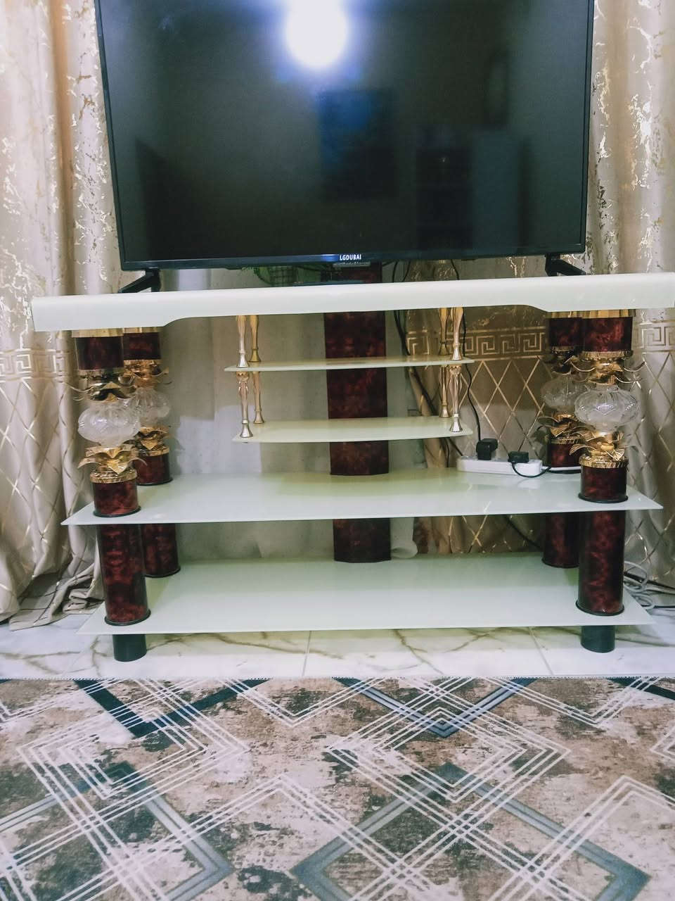 اغراض للبيع المكان الناصرية مركز 
الميز ب25 
البرده قياس كبير ب20 
الفرشة قياس كبير ب15 
الشلال كبير ب35 وبي مجال 
الفرن قياس كبير هو وملحقاته ب30
هذا الرقم 
***********
