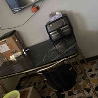 ميز مع اربع كراسي ١٢٥ بغداد الجديدة ٠٧٧١٥٢٣٥٨٧٤