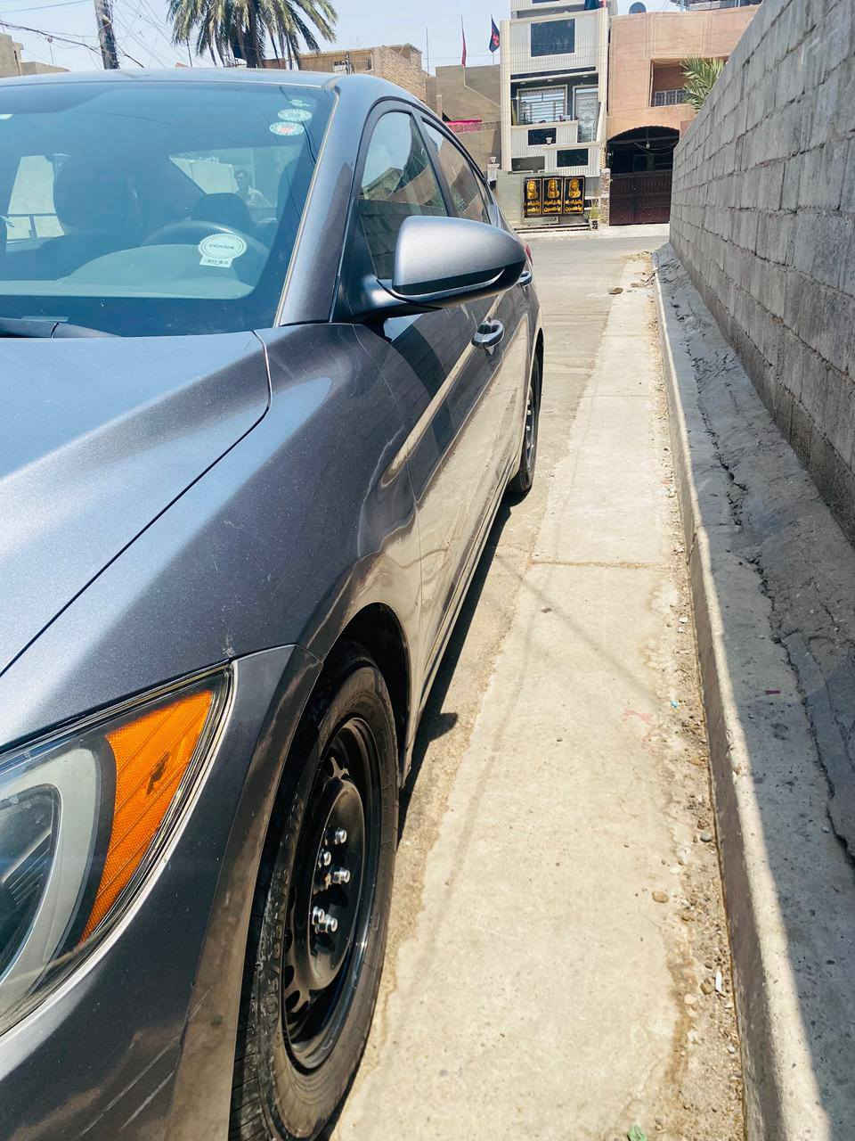 السلام عليكم
النترا للبيع 2018امريكي

محرك 2000 دوش ماشيه 110ميل
رقم اربيل السياره كلش حلوه 
السعر ١٢٠
السياره داخله كلين مكاني بغداد حي العامل 
***********
