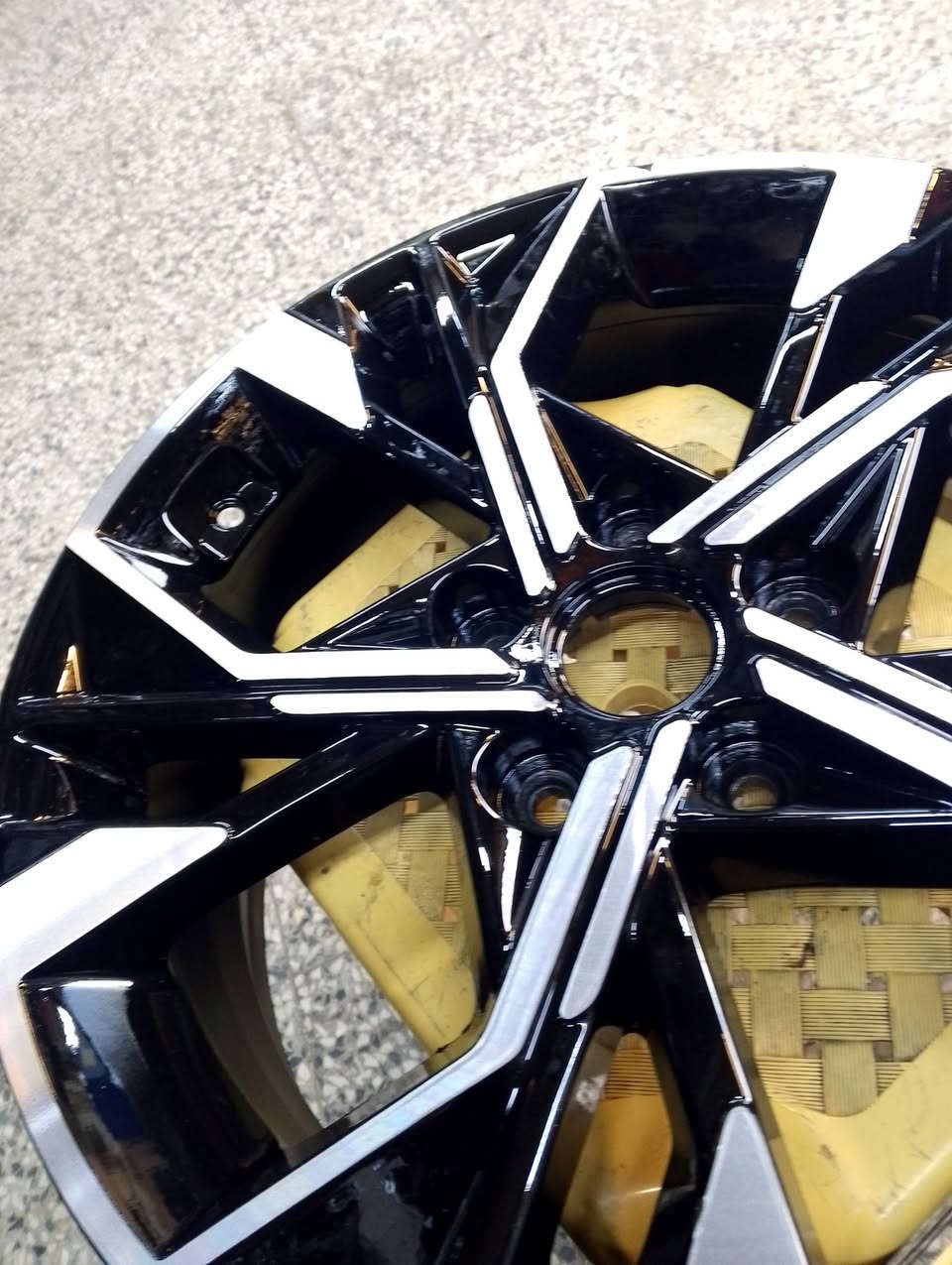 السلام عليكم سوناتا موديل ٢٠٢٤حجم ١٧ بس قطع
العنوان الموال بجانب كنافه القدسي خدمات العالميه 
هاتف ***********
