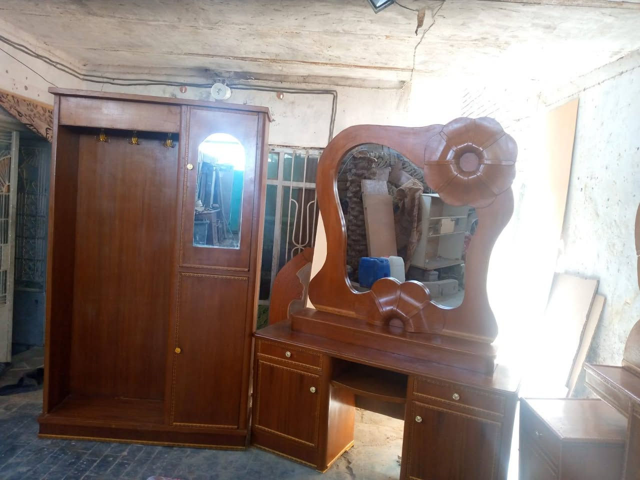 ملحقات غرفه تسكام نضافه شكل انته تقيم سعر ٣٠٠ مع شد ونقل عنواني كربلاء حي عامل منطقه ثانيه رقمي *********** محمد نجار
