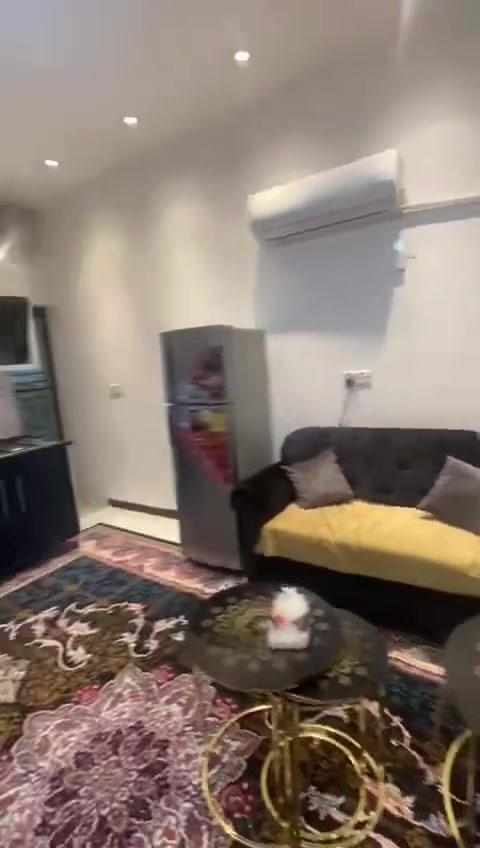 🏡 مشتمل حديث مؤثث للإيجار
📍 اليرموك – محلة 614

✨ بناء حديث ومؤثث بالكامل، مناسب للعوائل والموظفين والمغتربين

🔹 يتكون من 3 طوابق:
▪️ الطابق الأرضي: صالة مع مطبخ مشترك + خدمات صحية
▪️ الطابق الأول: غرفة نوم سويت
▪️ الطابق الثاني: غرفة نوم سويت

للأستفسار المراسله خاص


**إذا كنت صاحب هذا الإعلان وتريد حذفه لأي سبب، رجاءا أرسل رسالة إلى الدعم الفني**