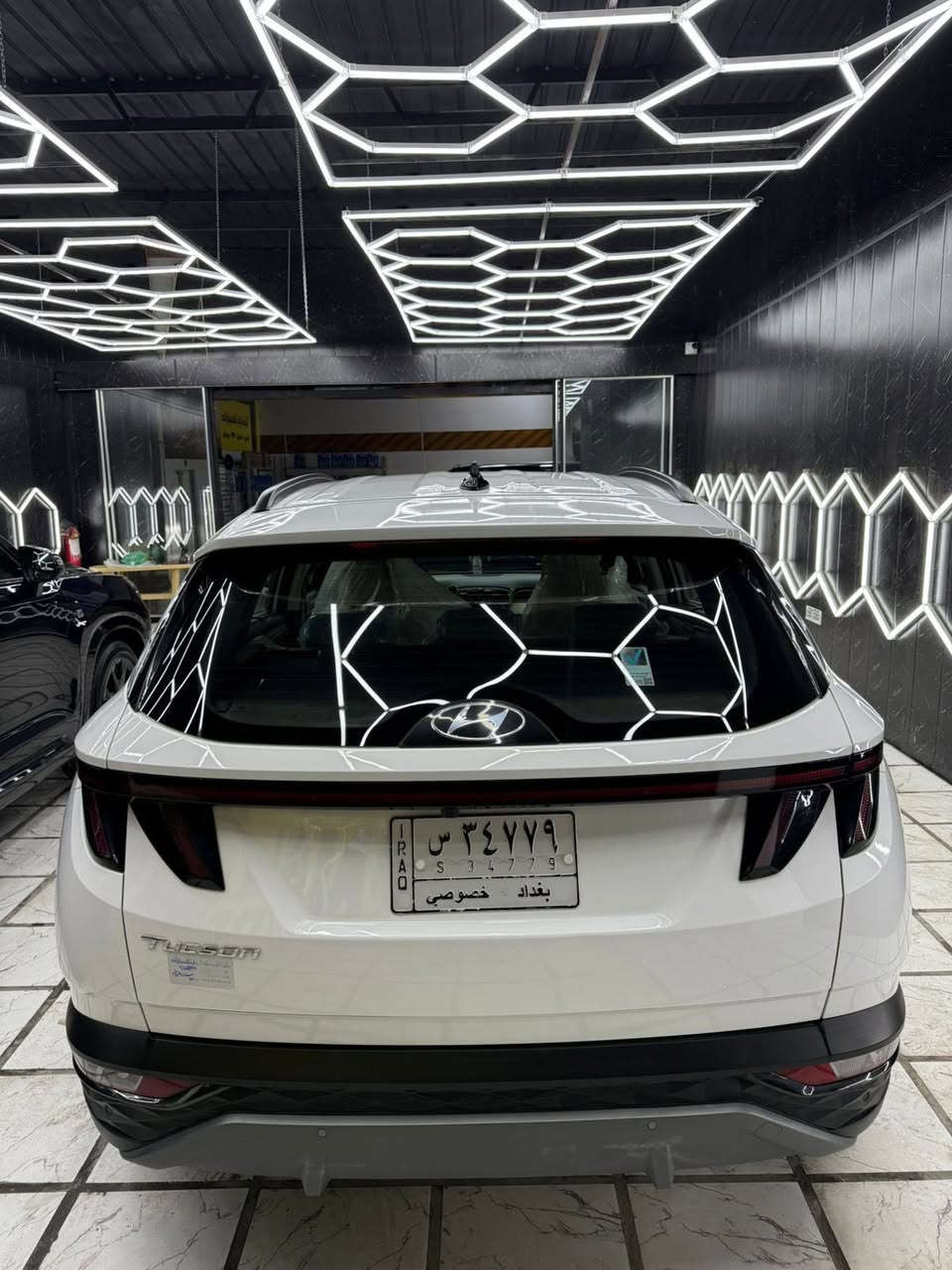 السلام عليكم 

للبيع هونداي توكسان 
موديل 2023
وارد خليجي 
رقم  بغداد
غير متواجد على الفيسبوك ✅
 المسافه (65)الف
كفالة عامة من الصبغ والتبديل 
فقط بارد بسيط بالجاملغ الامامي عكس السيايق موضح بالصوره

      المواصفات:-
☘️ حجم المحرك 2000 
‏☘️ مفتاح التشغيل بصمة ( بصمات عدد 2) 
‏☘️ تشغيل عن بعد 
‏☘️ الهاند بريك بصمة 
‏☘️ حساس امامي 
‏☘️ حساس خلفي 
‏☘️ تحكم مقود جهتان 
‏☘️ مثبت السرعة 
‏☘️ ويل كب كروم 
☘️ شاشة ابل كار بلي 
☘️ كاميرا دوارة 
‏☘️ اريل نفكيتر
‏☘️ نظام التزحلق 
‏☘️ بك لايت ledمتصل 
‏☘️ كشافات زينون 
‏☘️ المري قابلة للطي 
‏☘️ اشاير بلمرايا 
‏☘️ نظام التزحلق 
‏☘️ ايرباكات  
‏☘️ المقاعد الامامية كهرباء عدد 2 
‏☘️ شاحن واير ليس
☘️ نقطة نزول المنحدرات 
☘️ بردات ابواب خلفية 
‏☘️ تبريد امامي و خلفي  
☘️ درايف مود 
‏☘️ اوتو هولد
السعر 210 ورقة وبيها مجال للشراي مكان السيارة بغداد 
***********
السيارة مكفولة من التبديل والصبغ على البلاد 💥بيها فقط بارد بالجاملغ عكس السائق اقل من شبر
ورصعه بالبنيد ما مصلحها
