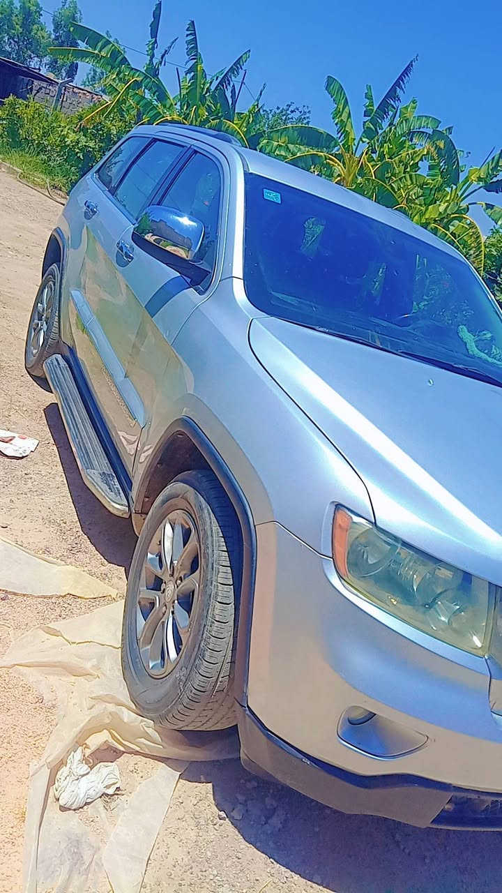 سلام عليكم حبايب جيب شروكي ٢٠١٢لبيع او مراوس ٣٦٠٠ بصمه ٣قطع جاملوغ وربع بل بنيد والثاني جاملوغ كلير السعر١٣٥ الاستفسار ***********
