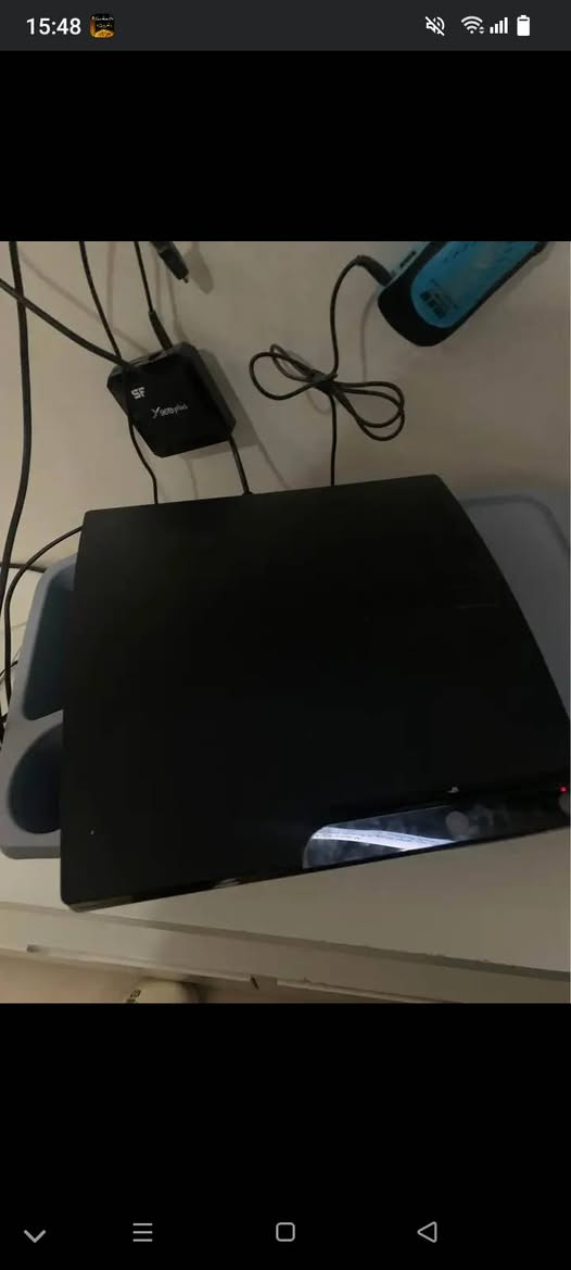 🎮🔥 للبيع بلاي ستيشن 3 (PS3) 🔥🎮
✅ شغال كامل وما بيه أي عطل
✅ يحتوي على 5 يدات تحكم بيه خلال يدات تشكل 
✅ بيه لعبة بيس 21 (PES 2021) ⚽
🔹 مكان موصل الجانب الأيمن.

📞 رقم الهاتف: 0657529076
📍 السعر: يُذكر عند التواصل


**إذا كنت صاحب هذا الإعلان وتريد حذفه لأي سبب، رجاءا أرسل رسالة إلى الدعم الفني**