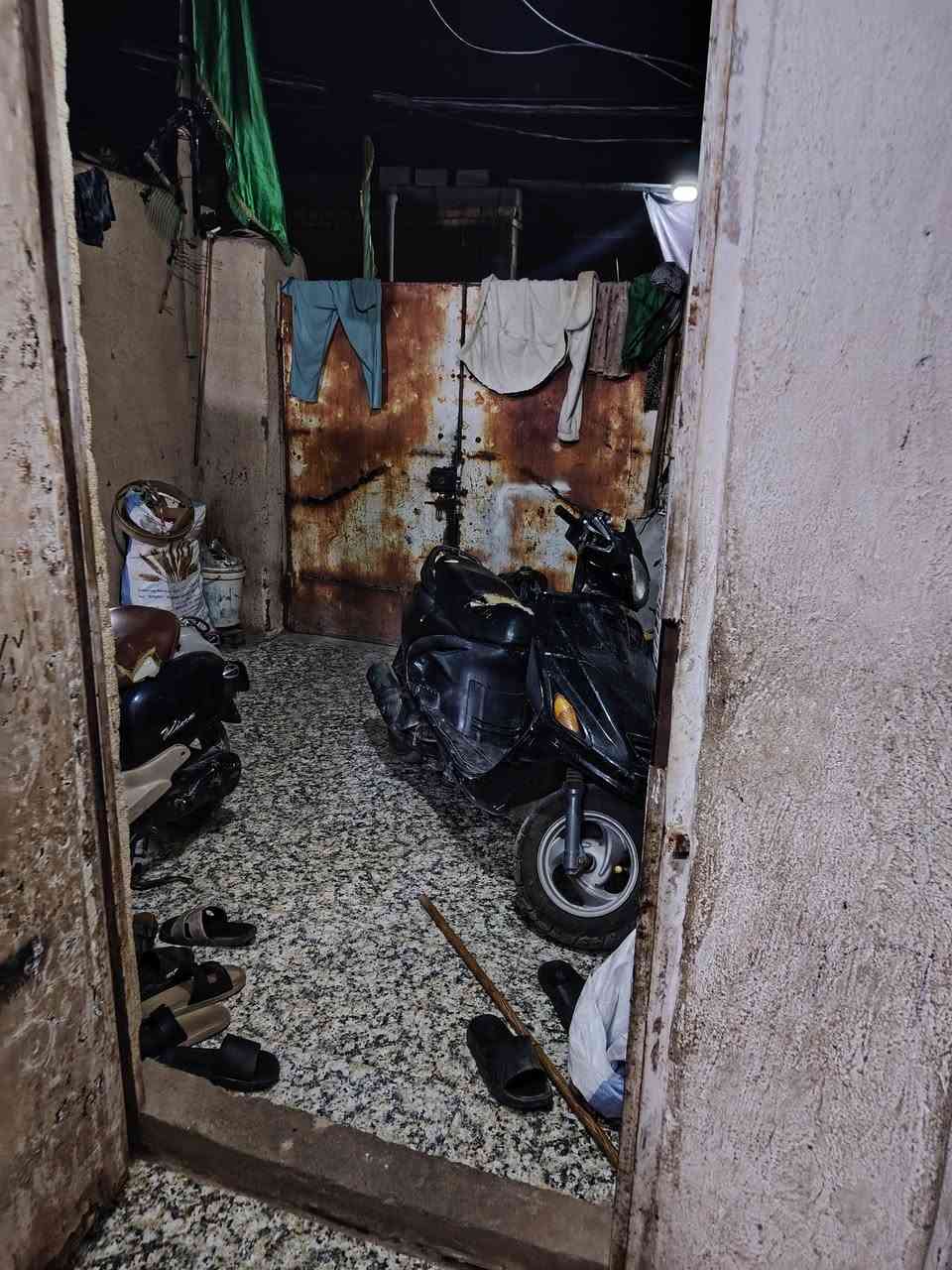 بيت حواسم لبيع خلف سوق العوفيه الأخضر اتصل على الرقم ***********
