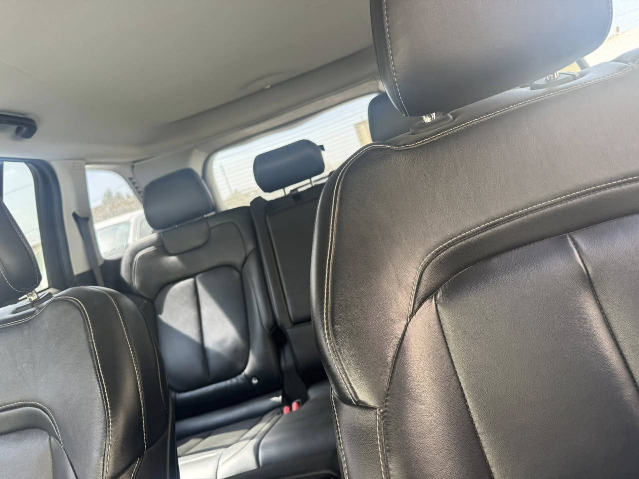 جيب ًكراند شيروكي الشكل الجديد لاريدو  بدون حادث حادثها سرقة قطع خارجيه  راجعه نفسها اصليه كشنات جلد كهربائية 
***********
