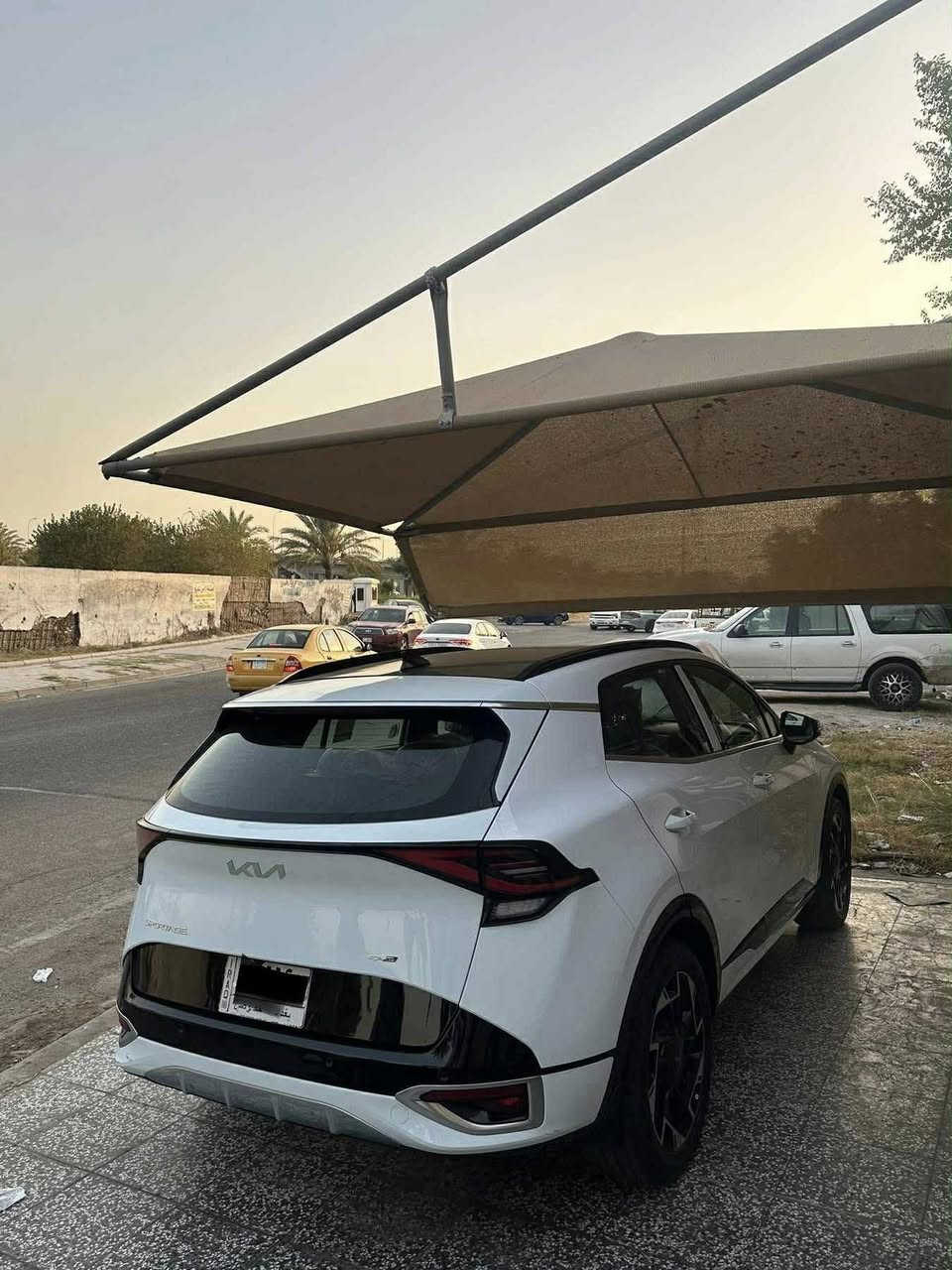 السلام عليكم
للبيع او مراوس ب مارسدس C300 من 20 وفوك حصرا رقم بغداد 

كيا سبورتج شركة دولية ضمان 5 سنوات 
فئه جيتي لاين اعلى فئه 
موديل 2023 
رقم بغداد انكليزي 
 مكينه ٢٠٠٠ دوش
ماشيه 35 الف 

موصفات

بصمه

بنراما

كامره

تدفئه وتبريد كشنات 

تدفئه سترين

شفتات استيرن

كشنات كهرباء 

جنطه كهرباء

كشنات جلد GT

ترحيب

كشافات LED

بك لايت خلفي LED

تبريد شاشه لمس

كشن ختم GT

جنطه ذكره

تشغيل عن بعد

مود درايف

نضام أتو هولد

سايد بريك كهرباء

وباقي الموصفات معروفه مال جيتي

مكان بغداد الكرخ 
***********
***********
