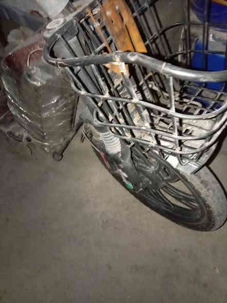 سلام عليكم عيني باسكل شحن فول الباسكل كلشي مابيه فقط بطاريات تبدله يحتاح بس هسه هوه يمشك مابيه شي للسواق لسوك مو مسافه بعيده كلش باسكل نضيف مابيه شي سعره 100الف المكان كربلا حي العسكري قرب حديقه النور رقم الهاتف ***********
