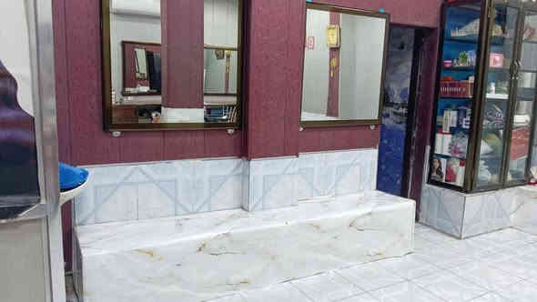 سلام عليكم صالون للبيع كامل تجهيزات صارله اكثر من ٣٠ سنة معروف ع مستوى بالمنطقة سمعة وشغل خير من الله السعر ١٢ مليون وبي مجال المكان بغداد كماليه شارع المصرف صالون فرجينيه ام حسنين ***********
