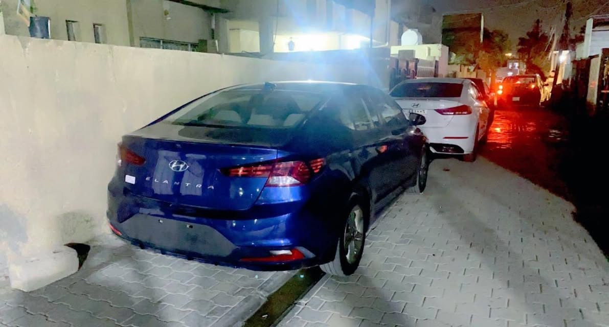 السلام عليكم
Elantra 2019 النترا
 وارد امريكي (كلين) كفالة عامة
 بارد قليل جدا في الباب الخلفي والجاملغ الخلفي 
الايمن اثر شخط فقط وكحلته 
صور الحادث مرفقة 
حجم المحرك: 2000دوش 💪🏻
اللون : نيلي
رقم بغداد / مشروع وطني
الإضافات : 
شاشه ز📺
رادار امامي  👈🏻
مانع تصادم بريك ذكي2️⃣
تحديد مسار| : | 
مدخلين شحن واوكس 
تبريد بيانو منفصل 🅿️
تدفئة ستيرنك 🔥
نقطة عمياء 🚨
ويل كب 🛞
شاشة تحكم لمس📺
اندرويد اوتو🤖
خرائط 🗺️🧭
كاميرا خلفية دوارة 🚥
حساسات اطارات 🛞
مثبت سرعة Cross
نضام قيادة ذاتية🚘
3انضمة قيادة (eso,Nor, Sport
شاشة اعطال 
تخم تاير جديد
ادامة جديدة 
السياره نظيفة جدا يشهد ربي
 اني جانيها وعلى ايدي
السعر : 160 وبيها مجال 
ميعجبك السعر عوفها والله يرزقك بالاحسن منها
للتواصل على الارقام التالية 
***********
