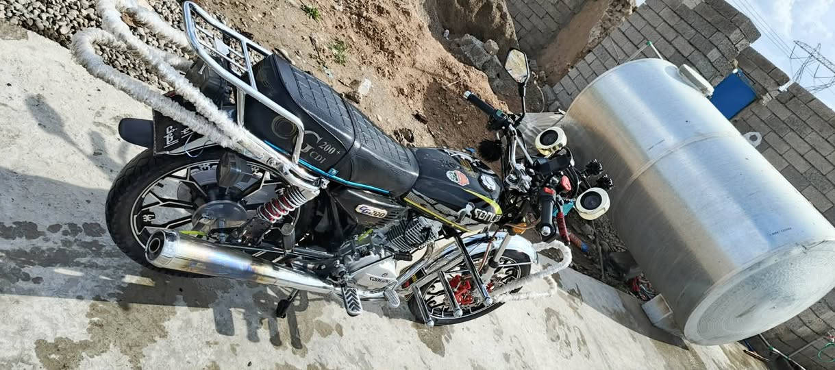 السلام عليكم سيفان موديل 2025 دراجه شلعه ومعدل خير من الله محرك 200 شرط ما مفتوح تفحص بأي مكان يعجبك الدراجه ما ناقصه كلشي من تاخذه ما تصرف عليه ربع صالنصه رياضي مكان بيجي ***********
