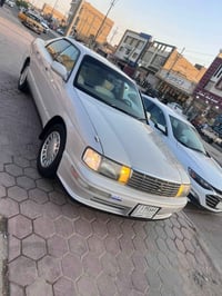 موديل ١٩٩٥ • صبغ جمالي • كاميرا خلفية