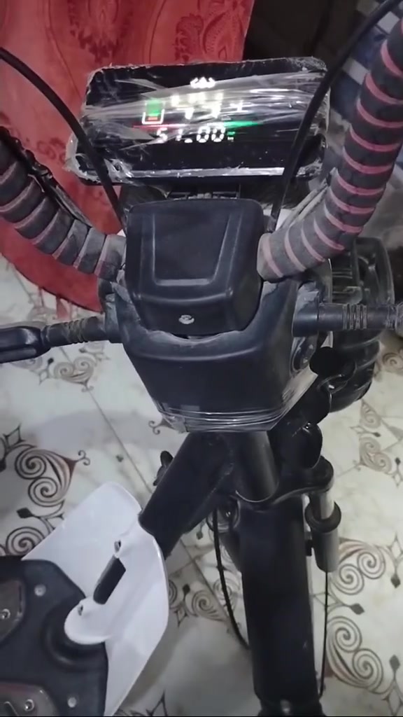 للبيع: دراجة شحن SHA BIKE 88 الأصلية 🚲✨

 الحالة: نظيفة جداً وجاهزة وما تحتاج أي مصاريف.

 المواصفات: شاشة ديجيتال (لايلون البلاد بعدها عليها السرعه 47 )،

 أربع بطاريات 48 فوالت 

دبلات خلفية قوية للمطبات، سلة أمامية حديد، وكشن خلفي وية تكوة.

 الملحقات: قاعدة موبايل بالستيرن + الشاحن الأصلي.

 المكان: الناصرية.سوق الشيوخ 
 السعر: [250 الف الشراي يدخل خاص ]
 للتواصل: [*********** ] أو مراسلة الخاص.
