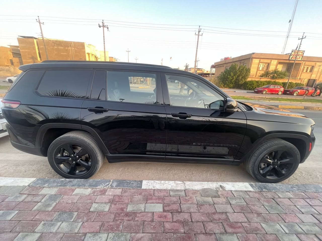 السلام عليكم
موديل 2023 7 راكب ماشيه 19 الف ميل 
حادثها الويل الايسر والدعامية مصبوغة
ايرباكات الكشن والبرده فقط
السعر 280 وبيها مجال قليل 
***********
