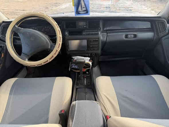 السلام عليكم للبيع ارنب رقم كربلاء رقم وسنويه جدد راعيها يمي كفاله كص ونقل وضربه فقط رش جمالي سياره بمعنه الكلمه جديده كلش الف مذب عليها سياره جاهزه كير ومكينه جدد العنوان البصره القرنه السعر 70للستفسار *********** مديل 2000
