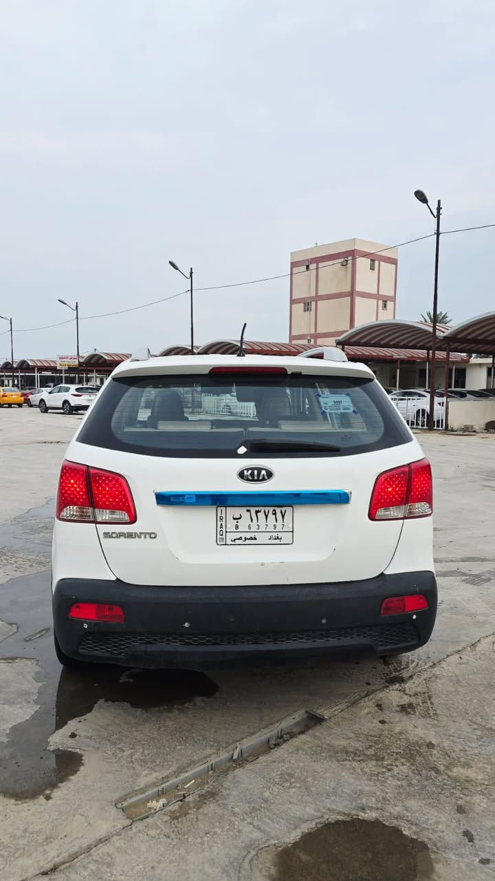 السلام عليكم 
سورنتو موديل 2012 خليجيه 
كير ومحرك بحاله جيده 
بيها صبغ بلجنطه 
شاشه تحكم مقود جهتين ثلاث قطع تبريد 
4 سلندر 2400 دوش 7 راكب 
رقم بغداد سياره حلو ونضيفه 
مكاني بغداد اليوسفية ناحية الرشيد 
السعر 134 وبي مجال بسيط 
*********** غيث الحميري
