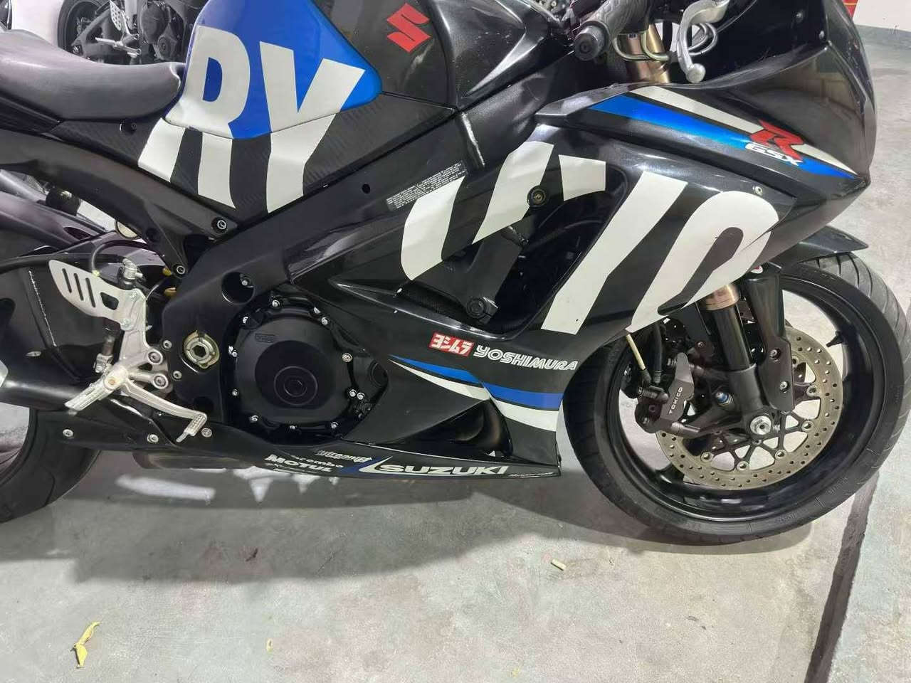 1000cc
ووششششش نام 
***********
