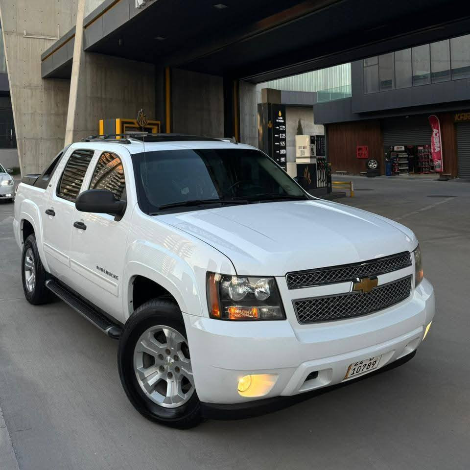 شفروليه تاهو 2012 LTZ 
محرك V8 سعة 5.3
سيارة نظيفة جداً وبحالة ممتازة
الممشى 94 ألف كيلومتر حقيقي
مكفولة كفالة عامة شرط الفحص
المحرك والجير والصدر بحالة ممتازة بدون فتح
سنوية جديدة باسم المالك
المواصفات:
داخلية ماروني
فتحة سقف
كاميرا خلفية
حساسات
كوشنات كهرباء
تحكم بالسكان (فوليوم)
سقف DVD
ليتات بلاجكتور
دبل (فورويل)
كوشنات تبريد وتدفئة

المكان: السليمانية
رقم الهاتف: ***********
