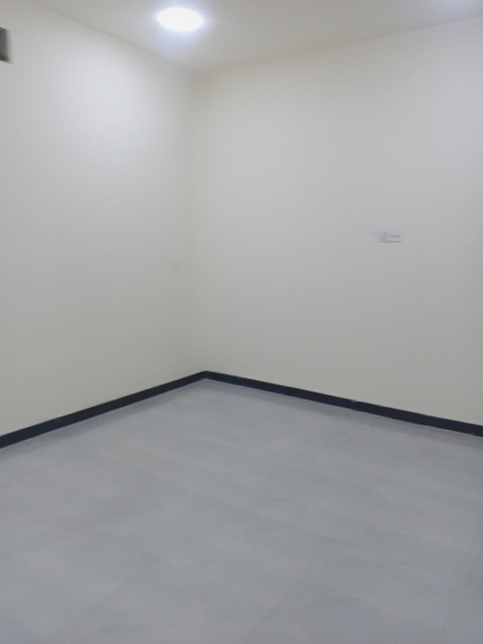 بيت للبيع الدوره حي دجله زراعي قرب ماركت الساعه مساحت 100م3غرف نوم 2حمامات مطبخ وصاله زيرو كامل من كل النواحي ***********
