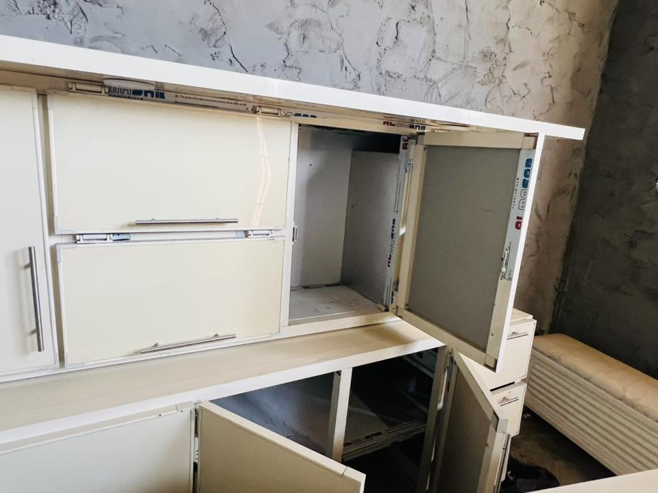 كاونتر درجة اولى للبيع 3 قطع نضيف جدا كما مبين بالصورة  .
العنوان حلة 
السعر ٣٠٠ الف قفل 
للاستفسار الاتصال او المراسلة واتساب 
***********
