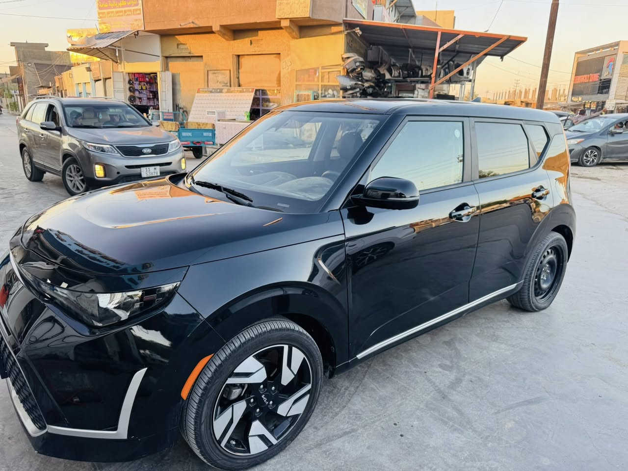 كيا صول 2025
المواصفات GT Lien فول الفول 1/1

ماشيه 7000ميل 
محرك 2.0 دوش المرغوب 
بصمه 
فتحه سلايت 
تحكمات فول 
شاشه لمس كبيره 
كشن جلد 
تشغيل عن بعد 
كيجات اكتروني 
اشاير بالمري الجانبيه 
ويل كب بلادي 
رادار امامي وجانبي  
ولد اسود لامع 
الحادث جاملغ يسره مبدل والدعاميه مصبوغ بعد الجاملغ واقل من ربع البنيد واكو صبغ بالهالات مال الصفحه الثانيه فقط اثر شخوط وليسه ضربه 
تترقم جميع المحافظات 
الاتصال واتساب ***********
