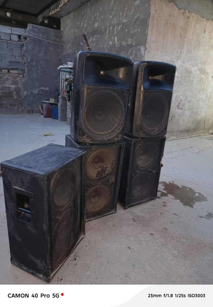 سلام عليكم سماعات ثنين دب) ولبقيه جاسكو 5سماعات سعرهن 550 وبيهن مجال ***********
