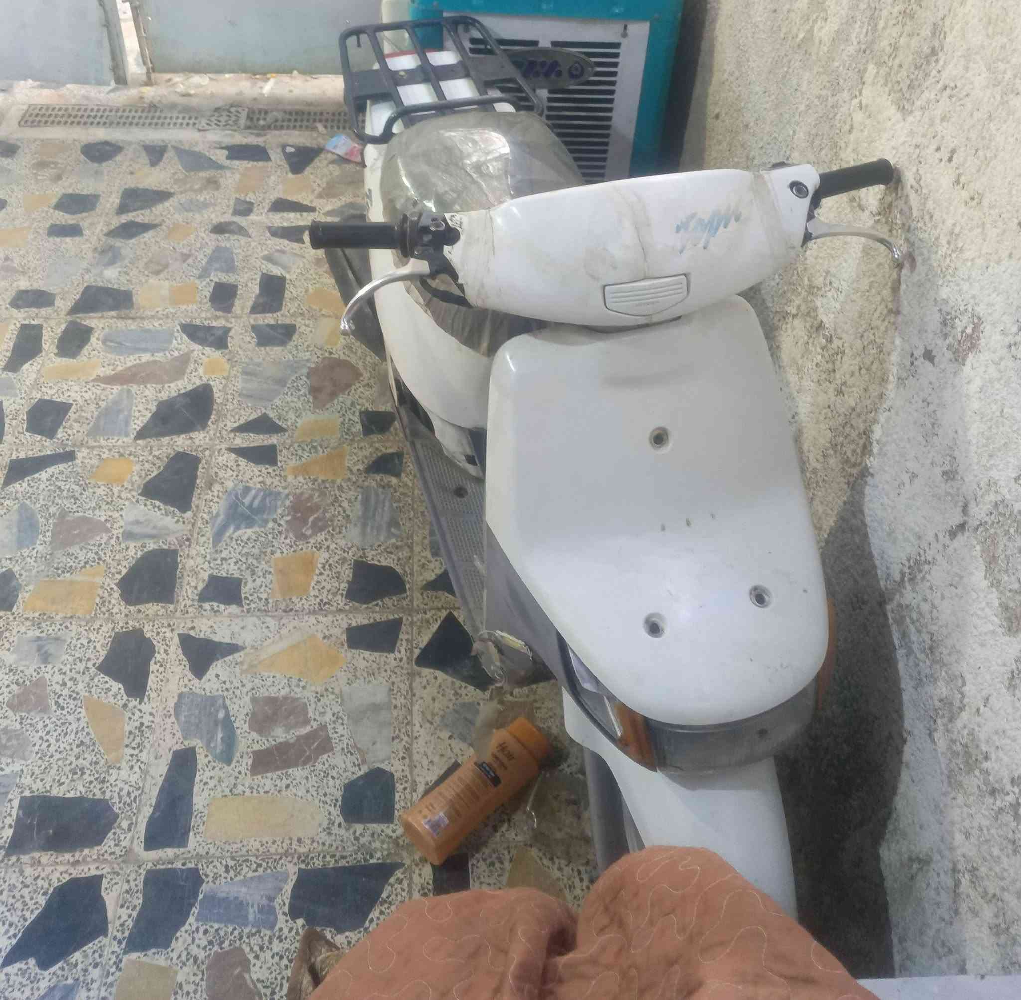 سلام عليكم دراجه للبيع نقصه بس كابريتر تنضيف تخربط السعر 150للسفسار ***********
