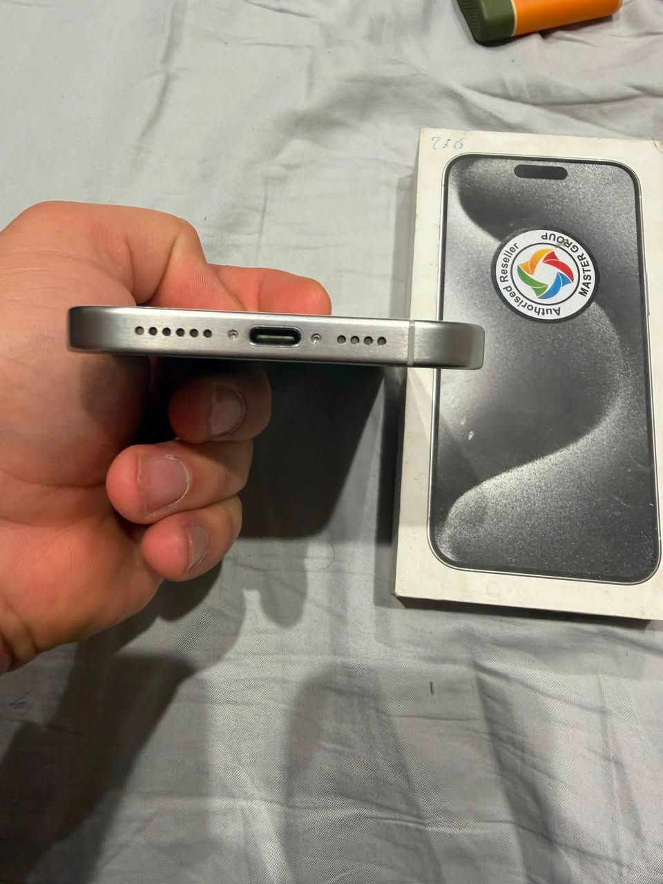 للبيع ايفون ١٥ برو ماكس  ماستر  ذاكرة ٢٥٦  لون سلفر
جهاز نظيف مابي اي زلغ  او ثلمة

عدد دورات شحن ٥٩٨ 
مكاني منصور 
***********
سعر مليون ١٠٠ وبي مجال بسيط
