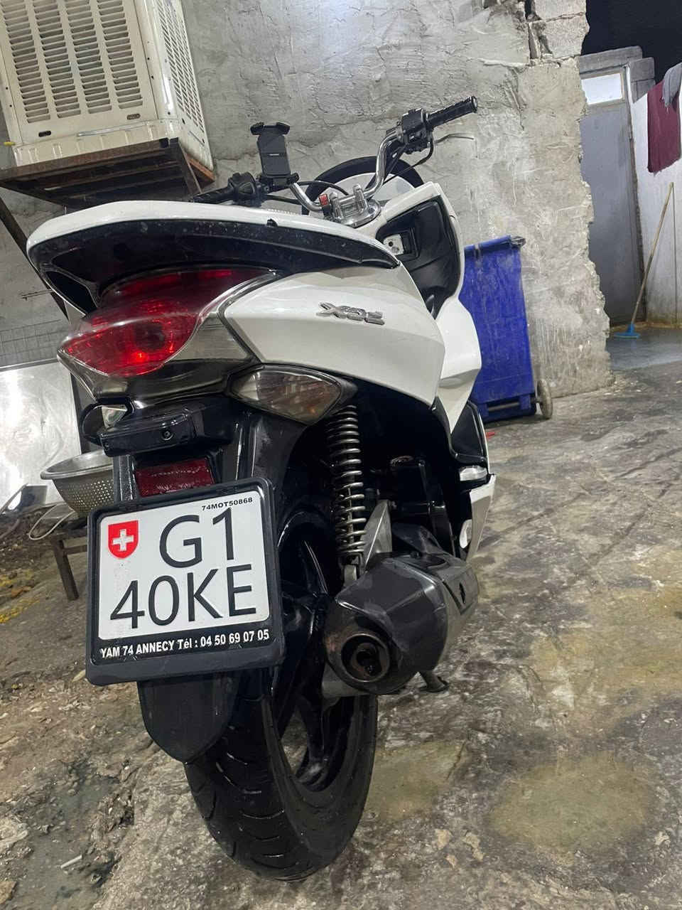 السلام عليكم دراجه بيسي اكس الجيل الاول
السعر مليون  مكان الشعب  الرقم ***********
