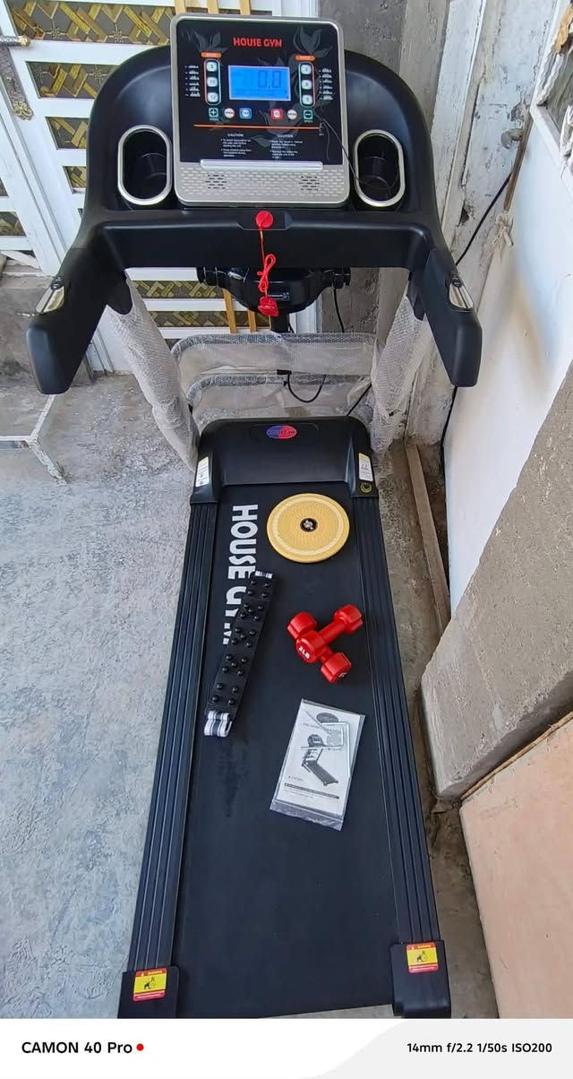 جهاز جري HOUSE GYM
وزن 150kg
مواصفات
ماطور نحاس
 4 حصان قابل للطى
 شاشه ديجتال لعرض4 قياسات 
قياس نبضات القلب 
قياس سرعه الجري للمستخدم 
قياس سعرات الحراريه المحترقه بالجسم 
قياس الوقت بساعه توقيتيه ذاتيه 
فيشه اواكس 
هزاز  بطن وخواصر لتكسير الشحوم 
قرص خواصر
 دمبلص عدد 2
 استعمال قليل نظافه فول 
سعر 300 ألف 
المكان النجف شارع معمل الاسمنت الكوفه 
للتواصل ***********
