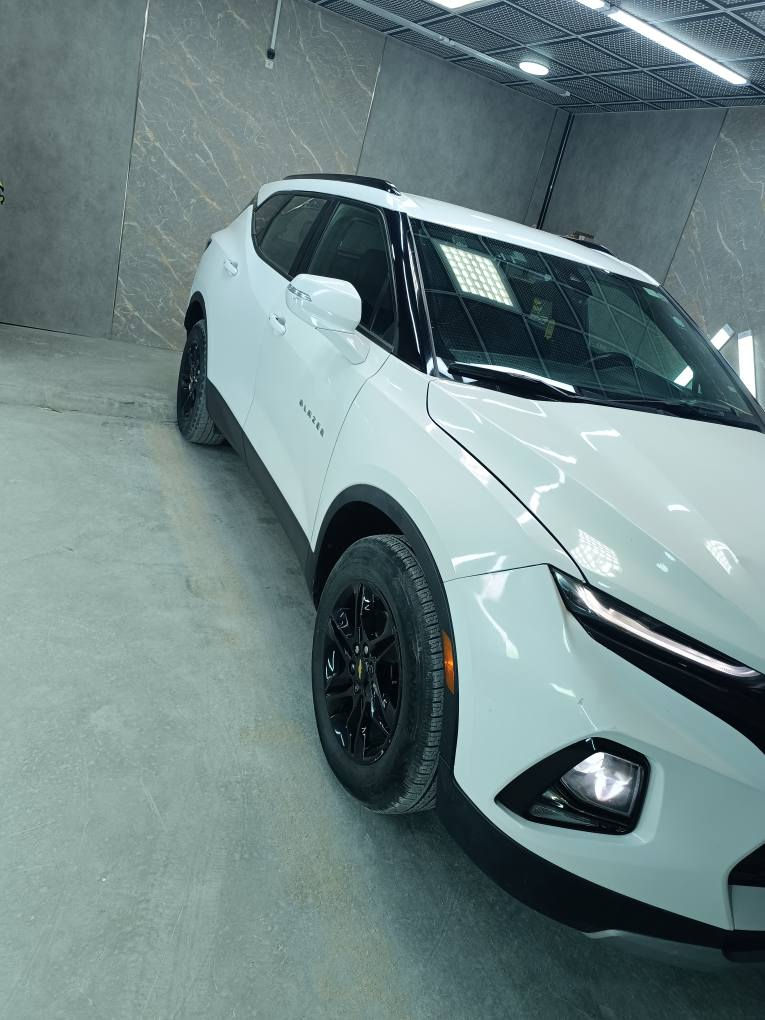 سلام عليكم للبيع و المروس سياره بلايزر 

موديل2021 فئه RS مكينه 

6 سلندر مواصفاته فول عده البنوراما ضربته بنيد 

وجاملغ الباب صبغ السعر 185 المكان النجف الاشرف 

الاستفسارات الاتصال *********** النجف, العراق
