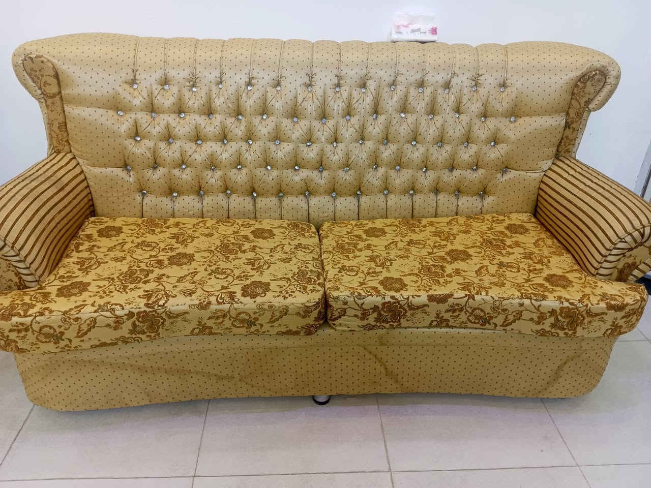 السلام عليكم تخم ملكي للبيع 10 مقاعد للاستفسار اكثر الاتصال على الرقم ***********.
