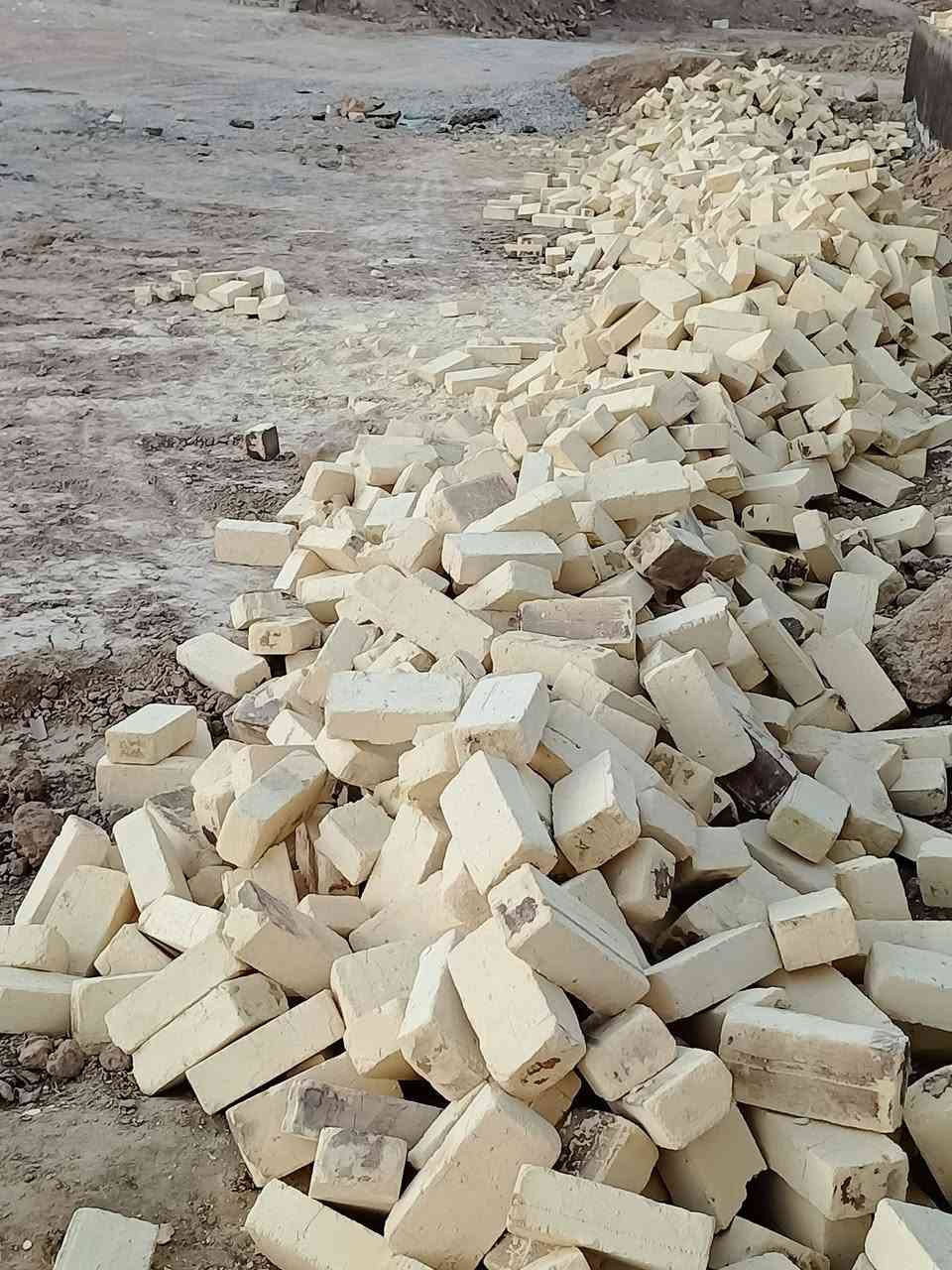 يوجد  #طابوق معامل العمارة***********  عدد 8000طابوقه #وزياده500 #ويوجد #تك 4000وزياده# 250 ويوجد كسر للبيع  اتصال  على الأرقام التاليه أو مراسله عل واتساب ***********
نوع بيرنه(الطيب-العماره)  
ونوع انجكتر. قوه ولون وعدد كامل وقالب واحد  للاستفسار ومعرفه السعر فقط
