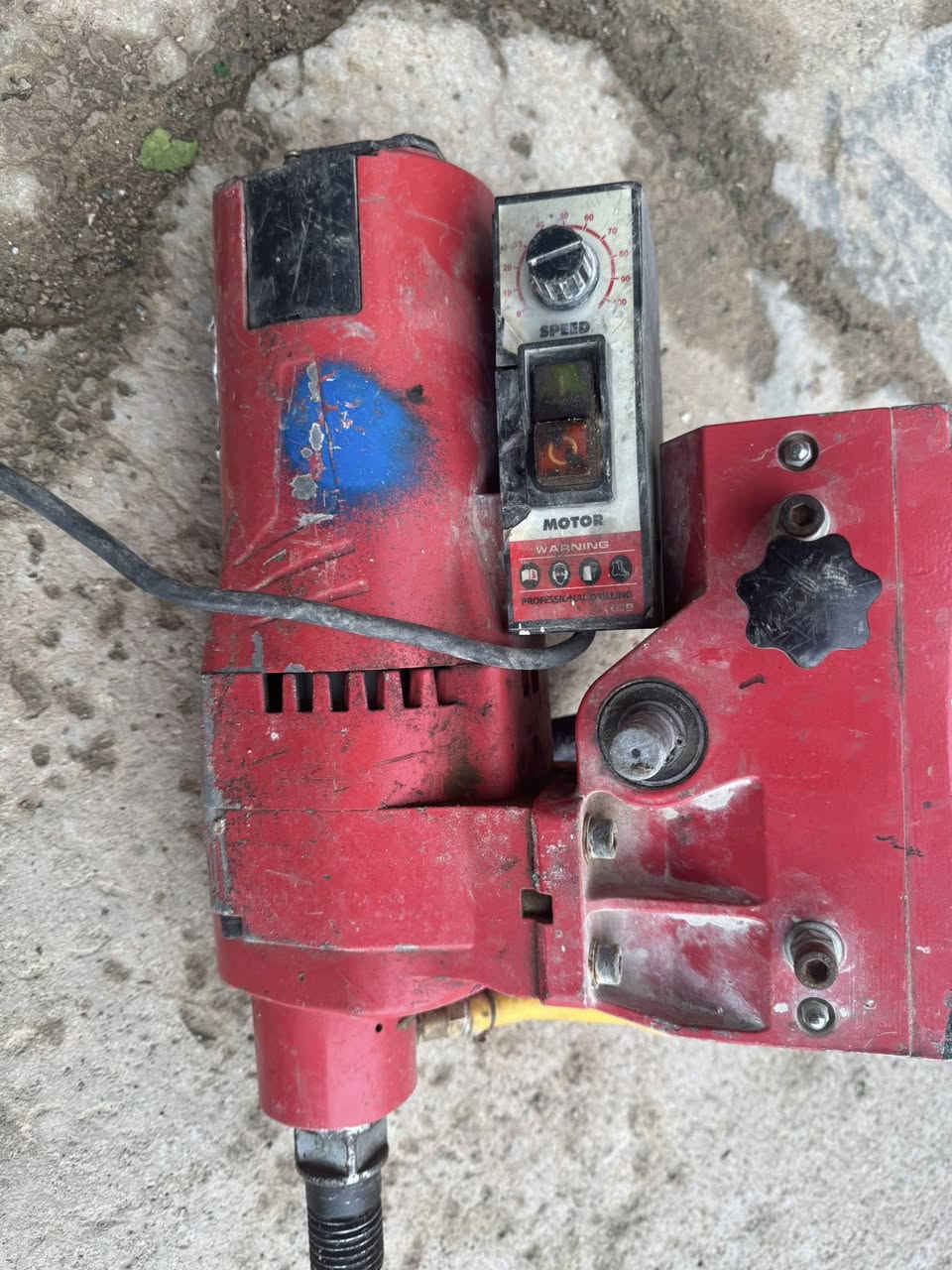 السلام عليكم عندي هاي من يحفر الحايط مكان مزراب شرط شغال سعره ٢٣٠ وبي مجال


**إذا كنت صاحب هذا الإعلان وتريد حذفه لأي سبب، رجاءا أرسل رسالة إلى الدعم الفني**