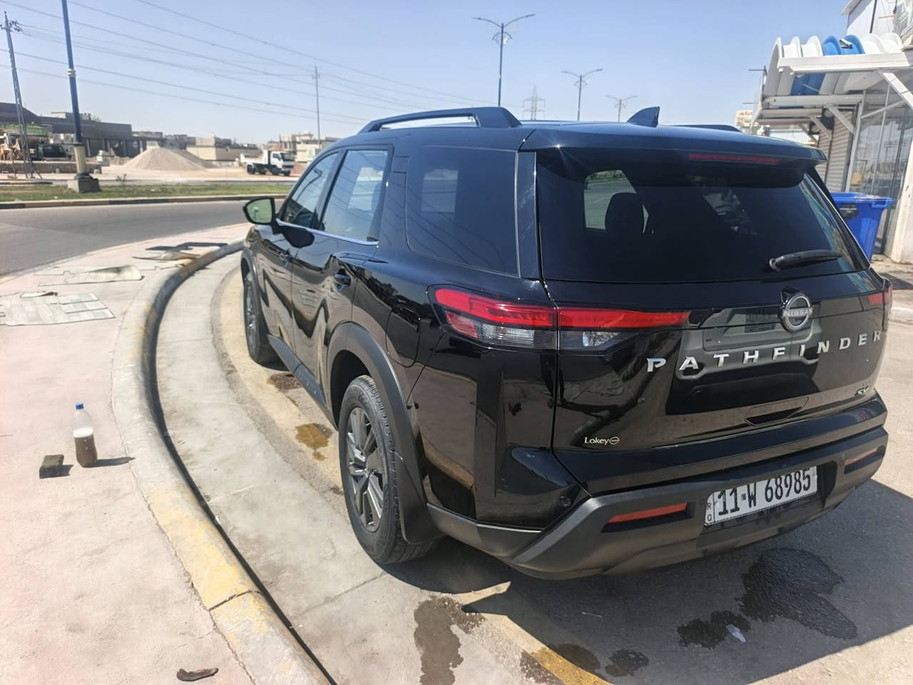 سلام عليكم
نيسان بافندر موديل 24 امريكيه السياره 
السياره جديده وجهازه من كلشي 
رقم بغداد مكان السياره كربلاء
***********
